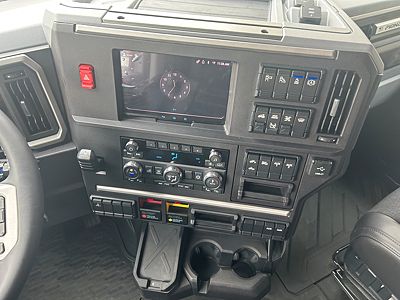 2026 Mack PIONEER 64T