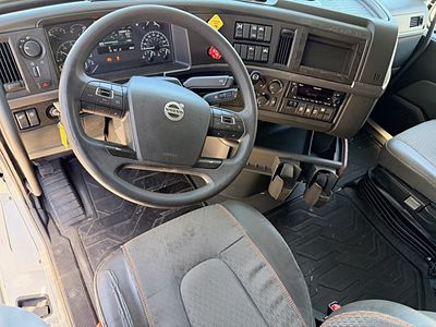 2023 Volvo VNL760