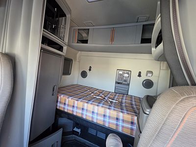2023 Volvo VNL64T740
