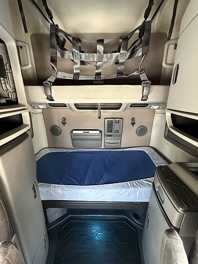 2020 Volvo VNL64T760