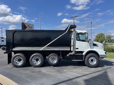 2026 Volvo VHD84B300