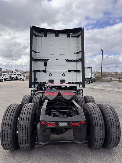2026 Volvo VNL64T860