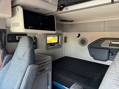 2026 Volvo VNL64T860