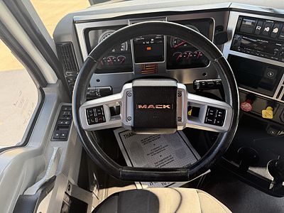 2022 Mack PIN64T