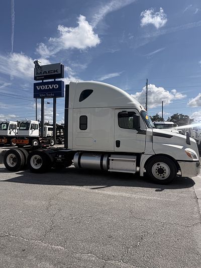 2019 Freightliner CASCADIA 126