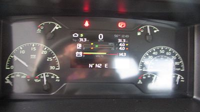2025 Volvo VHD64B300
