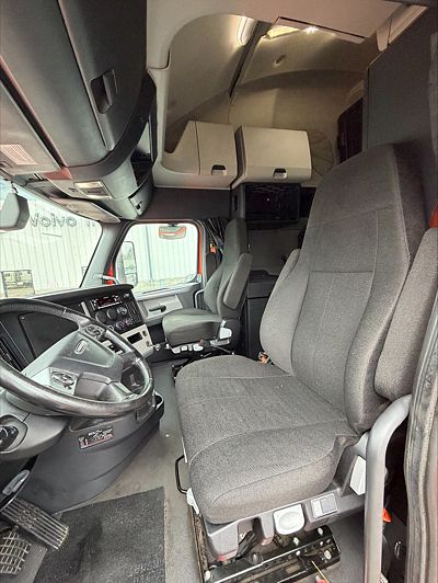 2020 Freightliner CASCADIA 126