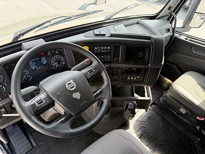 2023 Volvo VNL64T760
