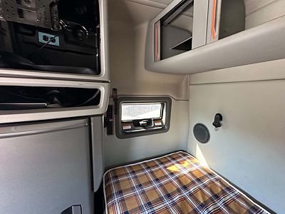 2023 Volvo VNL64T740