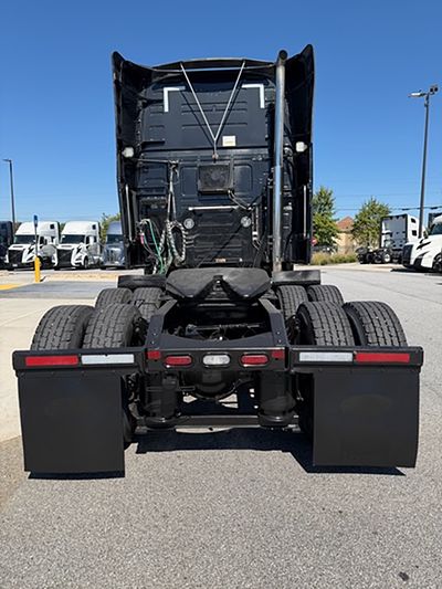 2022 Volvo VNL64T760