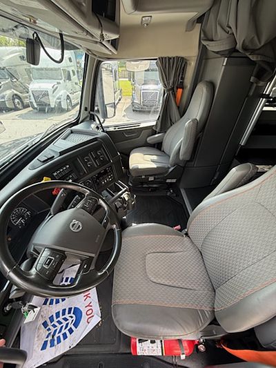 2023 Volvo VNL64T860