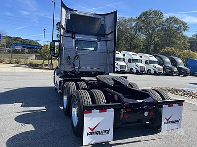 2025 Volvo VNL64T300