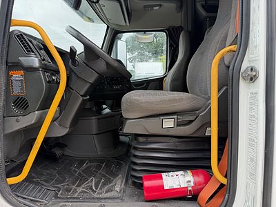2023 Volvo VNL64T740