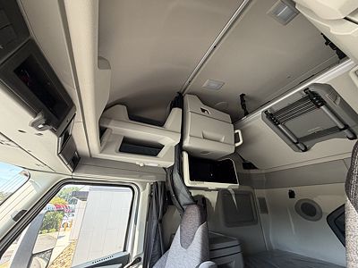 2027 Volvo VNL64T860