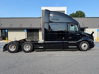 2022 Volvo VNL64T860