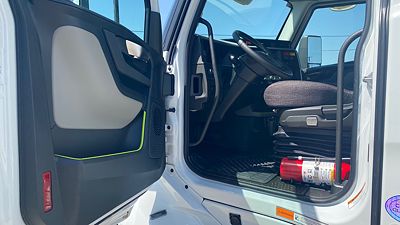 2025 Volvo VNL64T660