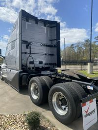2025 Volvo VNL64T860