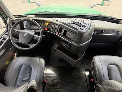 2022 Volvo VNL64T760