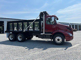 2025 Volvo VNR64300
