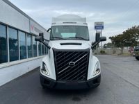 2025 Volvo VNL64T300