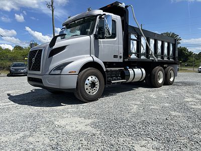 2025 Volvo VNR64300