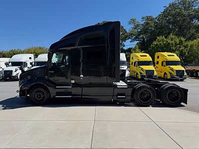2022 Volvo VNL64T760
