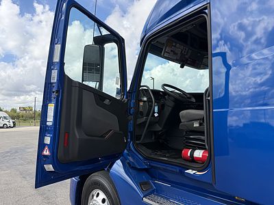 2022 Volvo VNL64T760