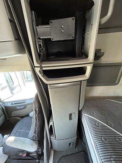 2021 Volvo VNL64T760