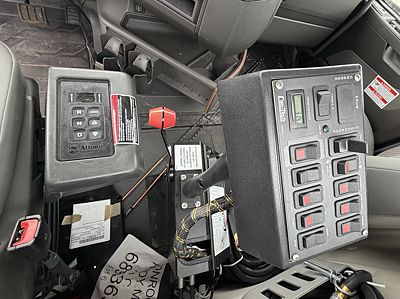 2025 Volvo VHD64F300