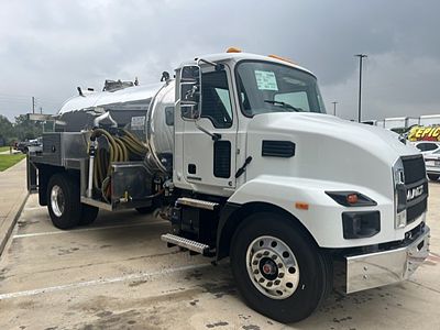 2027 Mack MD642