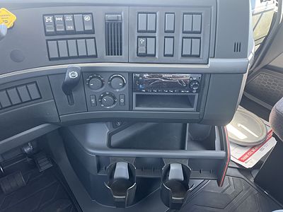 2027 Volvo VHD64B300