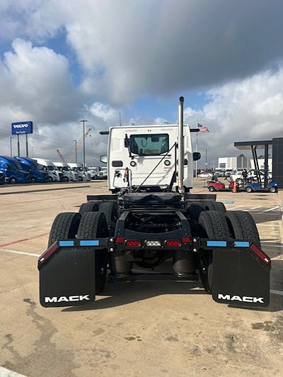2027 Mack PR64TV04