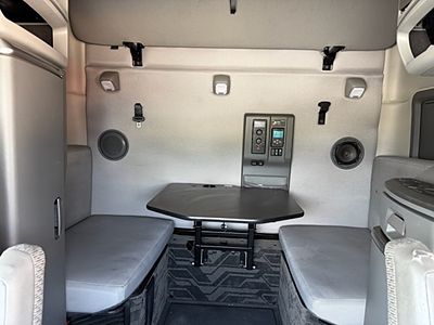 2023 Volvo VNL64T760
