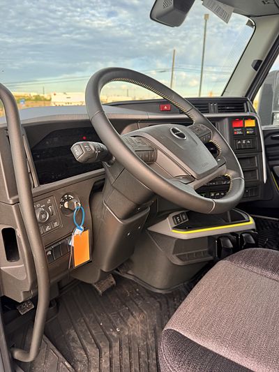 2026 Volvo VNL64T840