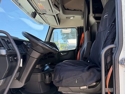 2020 Volvo VNL64T760