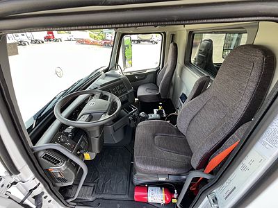 2026 Volvo VHD84B300
