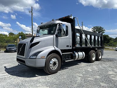 2025 Volvo VNR64300