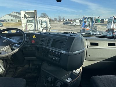 2020 Volvo VNM200