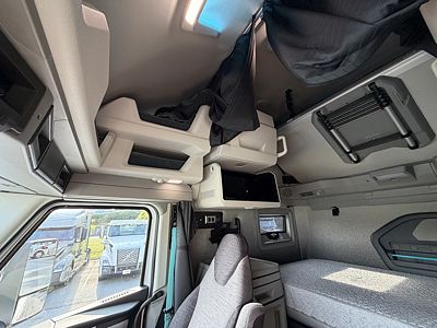 2027 Volvo VNL64T860