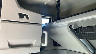 2025 Volvo VNL64T660