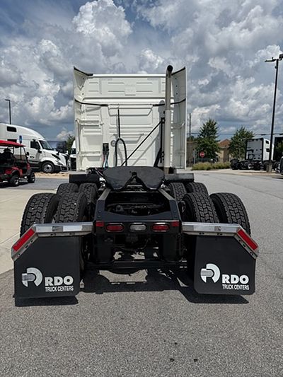2022 Volvo VNL64T740