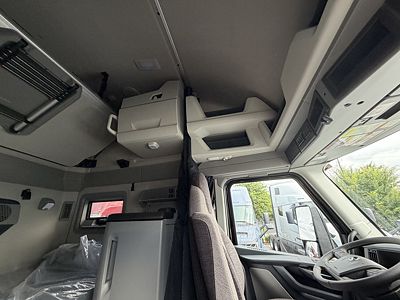 2027 Volvo VNL64T860