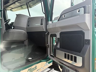 2025 Mack PIN64T