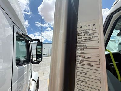 2025 Volvo VNL64T