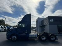 2025 Volvo VNL64T300