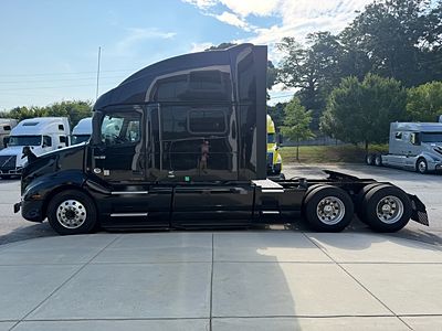 2022 Volvo VNL64T860