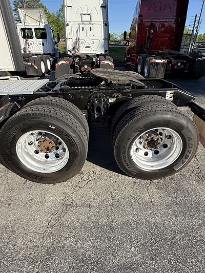 2023 Peterbilt 579