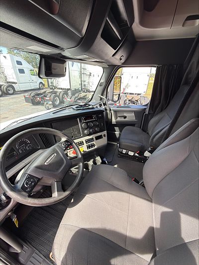 2022 Freightliner CASCADIA 126