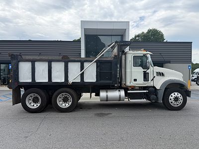 2009 Mack 700