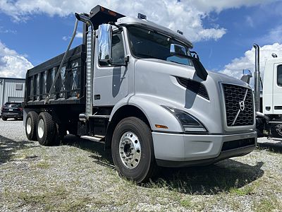 2025 Volvo VNR64300